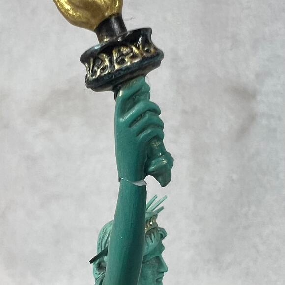 Vtg Harbour Lights Liberty Enlightening the World Statue of Liberty Collectible - Picture 9 of 13